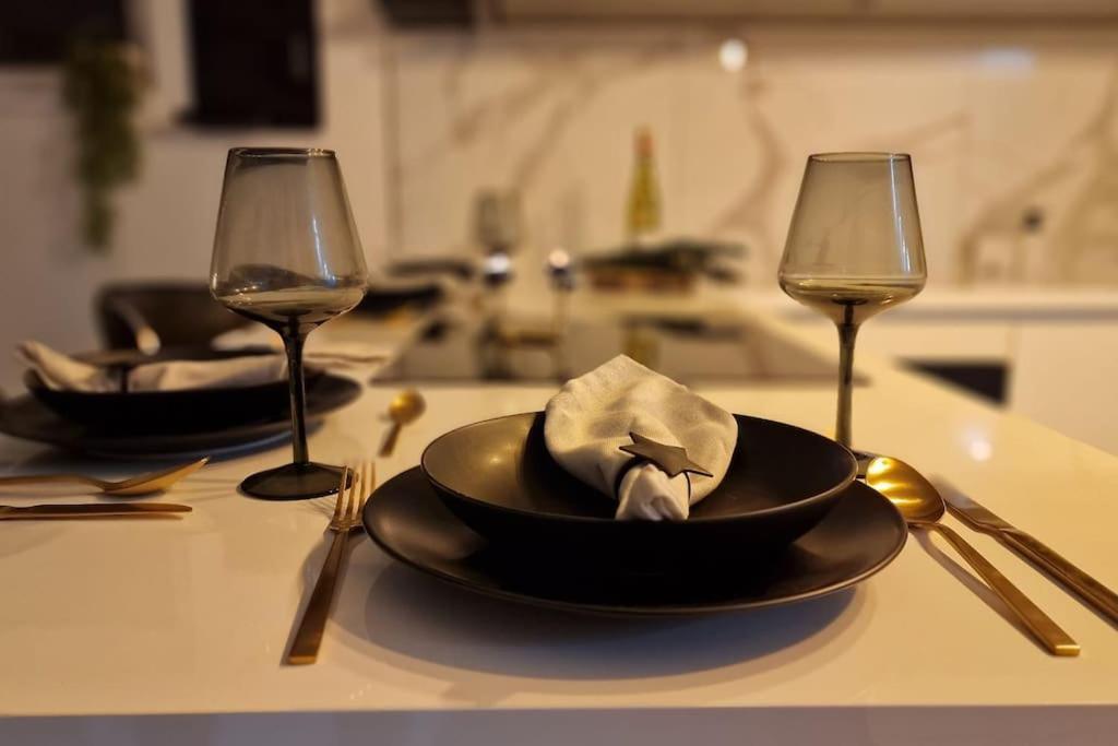 Suite Prestige Logement Neuf Avec Spa Et Ecran De Cinema En Rez De Jardin Colmar Eksteriør billede